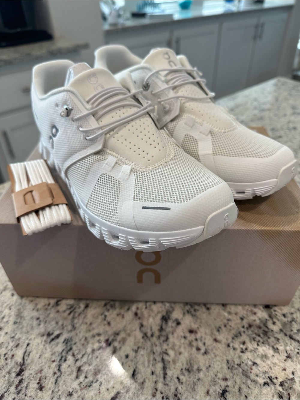 On Cloud Women's White Lightweight Running Sneakers NWT